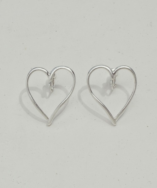 GOLDY（ゴールディ）の「ワイド ハート ライン イヤリング（イヤリング・レディース・ゴールド/シルバー系その他/ゴールド系その他/シルバー・FREE）」の2枚目の写真