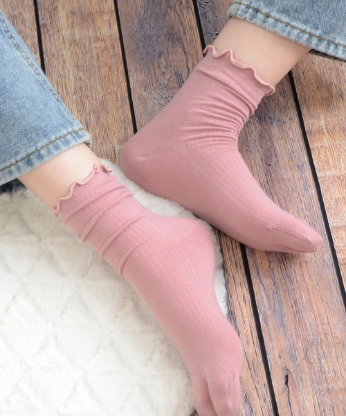VIBGYOR Women(ヴィブジョー ウィメン)の「【float】履き口メロー リブ クルー丈 2本指/足袋ソックス【10色展開】(ソックス/靴下・レディース・ベージュ/モスグリーン/テラコッタ/ホワイト/スモークピンク/サックスブルー/ブラック/グレー/オフホワイト/ラベンダー・FREE)」の10枚目の写真