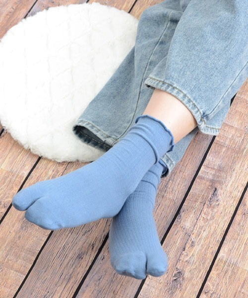 VIBGYOR Women(ヴィブジョー ウィメン)の「【float】履き口メロー リブ クルー丈 2本指/足袋ソックス【10色展開】(ソックス/靴下・レディース・ベージュ/モスグリーン/テラコッタ/ホワイト/スモークピンク/サックスブルー/ブラック/グレー/オフホワイト/ラベンダー・FREE)」の8枚目の写真