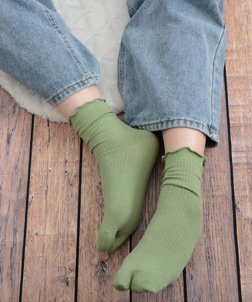 VIBGYOR Women(ヴィブジョー ウィメン)の「【float】履き口メロー リブ クルー丈 2本指/足袋ソックス【10色展開】(ソックス/靴下・レディース・ベージュ/モスグリーン/テラコッタ/ホワイト/スモークピンク/サックスブルー/ブラック/グレー/オフホワイト/ラベンダー・FREE)」の7枚目の写真