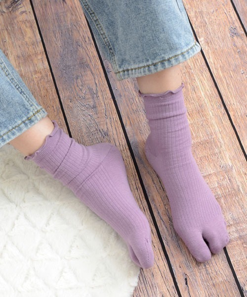 VIBGYOR Women(ヴィブジョー ウィメン)の「【float】履き口メロー リブ クルー丈 2本指/足袋ソックス【10色展開】(ソックス/靴下・レディース・ベージュ/モスグリーン/テラコッタ/ホワイト/スモークピンク/サックスブルー/ブラック/グレー/オフホワイト/ラベンダー・FREE)」の21枚目の写真