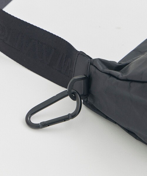 THINGS THAT MATTER(シングス ザット マター)の「【THINGS THAT MATTER/シングス ザット マター】TYVEK MINI BODY BAG/ボディバッグ(ボディバッグ/ウエストポーチ・レディース・ブラック/シルバー・FREE)」の7枚目の写真