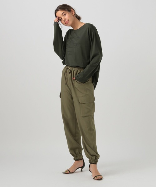 BAYFLOW（ベイフロー）の「[シルキータッチ素材]アソートロゴプリントロンT（Tシャツ/カットソー・レディース・オフホワイト/チャコール/ピンク/グレイッシュベージュ・SMALL/MEDIUM）」の9枚目の写真