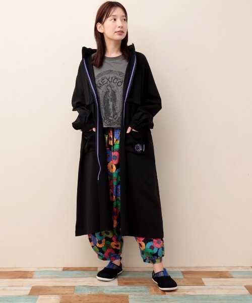 チチカカ（チチカカ）の「収納フード付きロングジャケット（ブルゾン・レディース・ベージュ/その他1/ブラック・FREE）」の4枚目の写真