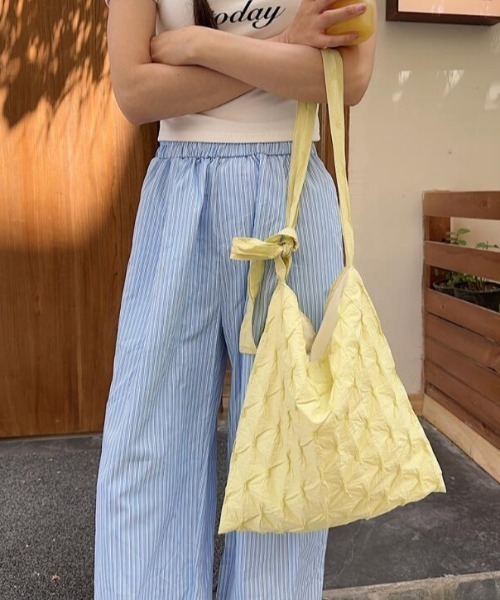 VIBGYOR(ヴィブジョー)の「【urge select】凹凸 ダイヤ模様 ショルダーバッグ(ショルダーバッグ・レディース・ブラック/グリーン/ピンク/イエロー・FREE)」の3枚目の写真