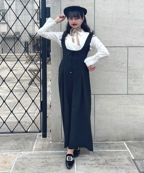 an another angelus（アンアナザーアンジェラス）の「【2サイズ展開】ディープネックレースアップサロペット/ananotherangelus/fint　フィント（サロペット/オーバーオール・レディース・ピンクベージュ/ブラック・1/2）」の5枚目の写真