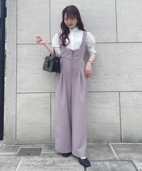 an another angelus（アンアナザーアンジェラス）の「【2サイズ展開】ディープネックレースアップサロペット/ananotherangelus/fint　フィント（サロペット/オーバーオール・レディース・ピンクベージュ/ブラック・1/2）」の3枚目の写真