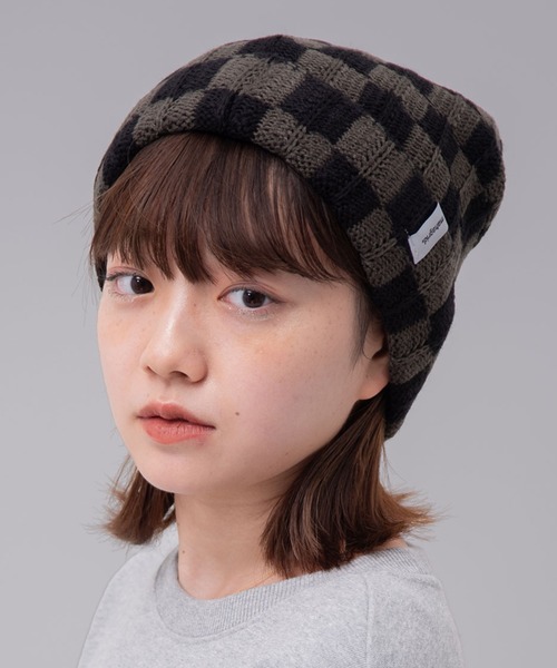 【SALE】Bottega Veneta ブラック チェックニット帽 Bottega Veneta Wavy Triangle Wool Beanie in Black & White | FWRD