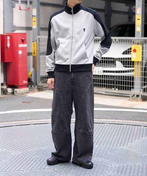 Jieda（ジエダ）の「CURVE OVER DENIM（デニムパンツ・メンズ・ブラック/ダークインディゴブルー・1/2）」の3枚目の写真