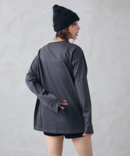 ENVYM（アンビー）の「【ZOZOTOWN限定カラー】プリント ロゴ オーバー サイズ ロンT（Tシャツ/カットソー・レディース・グリーン/ホワイト系その他/ブラック/ホワイト/チャコールグレー・FREE）」の16枚目の写真