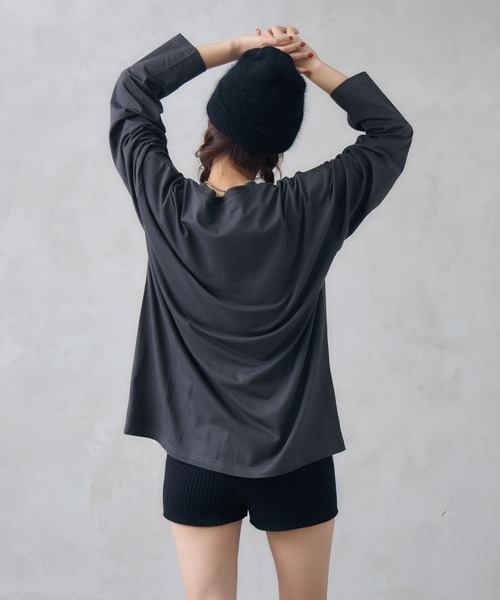 ENVYM（アンビー）の「【ZOZOTOWN限定カラー】プリント ロゴ オーバー サイズ ロンT（Tシャツ/カットソー・レディース・グリーン/ホワイト系その他/ブラック/ホワイト/チャコールグレー・FREE）」の18枚目の写真