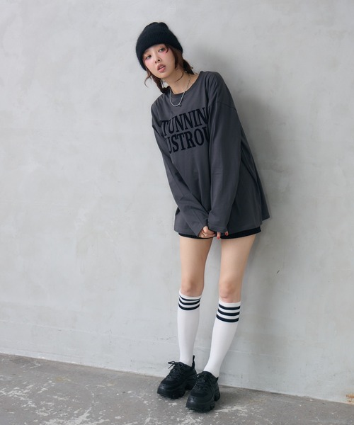 ENVYM（アンビー）の「【ZOZOTOWN限定カラー】プリント ロゴ オーバー サイズ ロンT（Tシャツ/カットソー・レディース・グリーン/ホワイト系その他/ブラック/ホワイト/チャコールグレー・FREE）」の19枚目の写真
