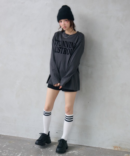 ENVYM（アンビー）の「【ZOZOTOWN限定カラー】プリント ロゴ オーバー サイズ ロンT（Tシャツ/カットソー・レディース・グリーン/ホワイト系その他/ブラック/ホワイト/チャコールグレー・FREE）」の20枚目の写真
