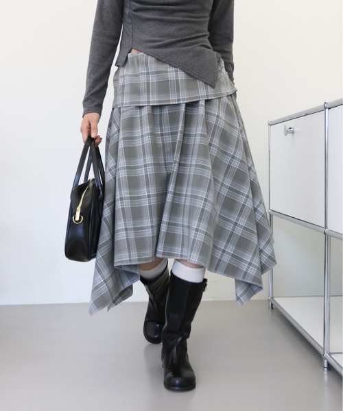 UNE MANSION（ユヌマンション）の「【UNE ORIGINAL】【インサイドウエストゴム仕様】【ローウエスト着用でスタイリッシュに！】レイヤードユニークアンバランスチェックスカート（スカート・レディース・ブラウン/レッド/ネイビー/ブラック/グレー・FREE）」の6枚目の写真