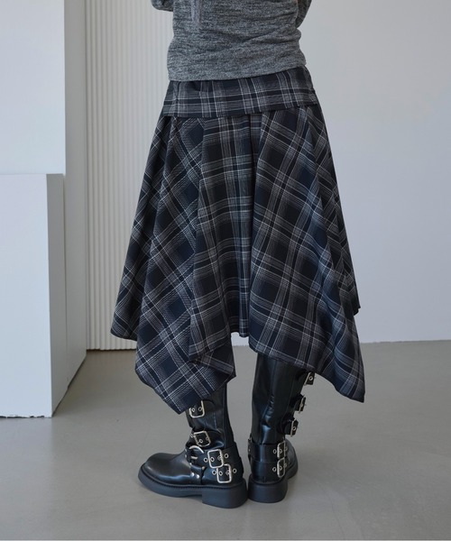 UNE MANSION（ユヌマンション）の「【UNE ORIGINAL】【インサイドウエストゴム仕様】【ローウエスト着用でスタイリッシュに！】レイヤードユニークアンバランスチェックスカート（スカート・レディース・ブラウン/レッド/ネイビー/ブラック/グレー・FREE）」の18枚目の写真