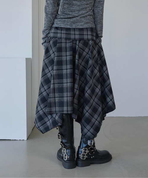 UNE MANSION（ユヌマンション）の「【UNE ORIGINAL】【インサイドウエストゴム仕様】【ローウエスト着用でスタイリッシュに！】レイヤードユニークアンバランスチェックスカート（スカート・レディース・ブラウン/レッド/ネイビー/ブラック/グレー・FREE）」の19枚目の写真
