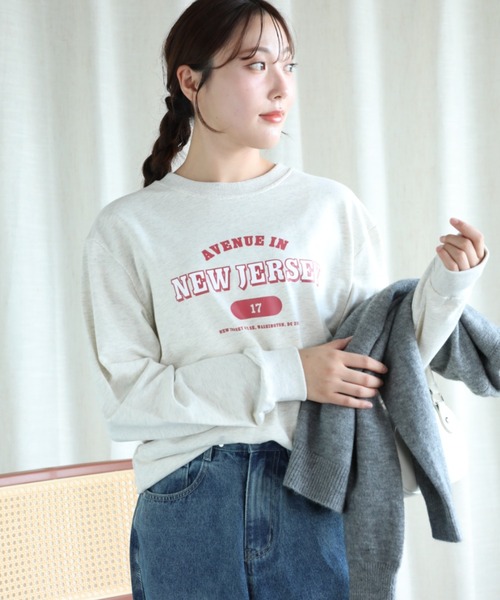 aimoha（アイモハ）の「カレッジロゴ長袖Tシャツ（Tシャツ/カットソー・レディース・ダークグレー/ベージュ/ネイビー/ホワイト/ライトグレー/グリーン/グレー・SMALL/MEDIUM/LARGE/X-LARGE）」の5枚目の写真