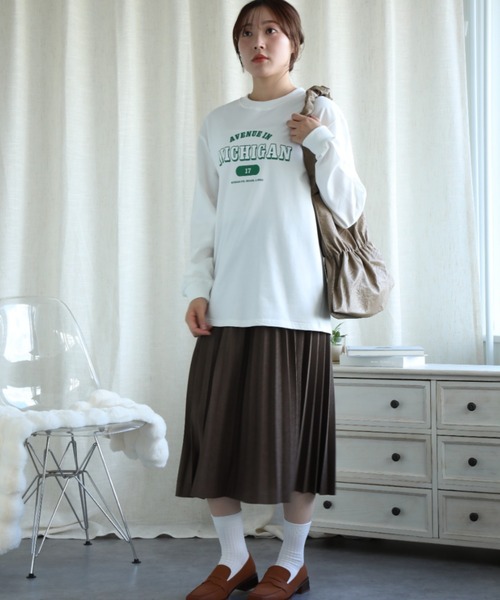 aimoha（アイモハ）の「カレッジロゴ長袖Tシャツ（Tシャツ/カットソー・レディース・ダークグレー/ベージュ/ネイビー/ホワイト/ライトグレー/グリーン/グレー・SMALL/MEDIUM/LARGE/X-LARGE）」の19枚目の写真