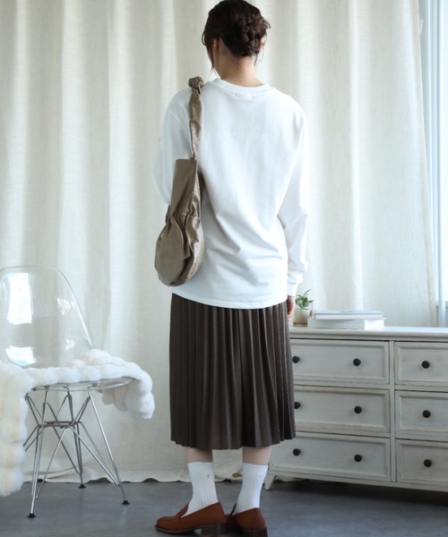 aimoha（アイモハ）の「カレッジロゴ長袖Tシャツ（Tシャツ/カットソー・レディース・ダークグレー/ベージュ/ネイビー/ホワイト/ライトグレー/グリーン/グレー・SMALL/MEDIUM/LARGE/X-LARGE）」の21枚目の写真