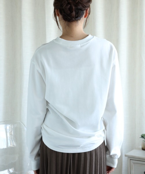 aimoha（アイモハ）の「カレッジロゴ長袖Tシャツ（Tシャツ/カットソー・レディース・ダークグレー/ベージュ/ネイビー/ホワイト/ライトグレー/グリーン/グレー・SMALL/MEDIUM/LARGE/X-LARGE）」の17枚目の写真