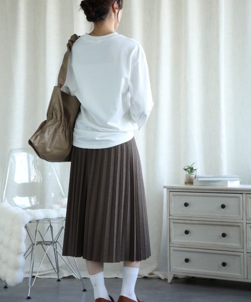 aimoha（アイモハ）の「カレッジロゴ長袖Tシャツ（Tシャツ/カットソー・レディース・ダークグレー/ベージュ/ネイビー/ホワイト/ライトグレー/グリーン/グレー・SMALL/MEDIUM/LARGE/X-LARGE）」の22枚目の写真