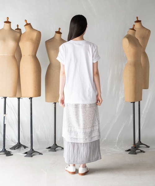 mintdesigns(ミントデザインズ)の「"WHITE PROJECT”STENCIL PRINT T-SHIRT / "ホワイトプロジェクト"ステンシルプリントTシャツ(Tシャツ/カットソー・レディース・ホワイト×レッド/ホワイト×グレー/ブラック×シルバー/ホワイト×シルバー・2)」の10枚目の写真