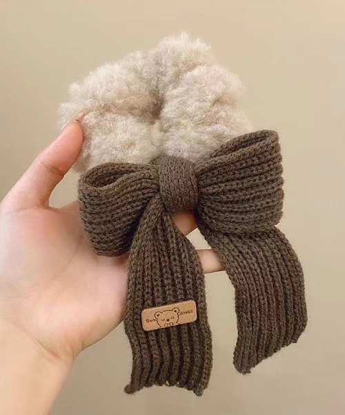TONE SELECT GOODS（トーンセレクトグッズ）の「【urge select】ニットリボン×ファーシュシュ（シュシュ・レディース・ブルー/カーキ/ダークブラウン/ピンク/ブラウン/アイボリー・FREE）」の4枚目の写真