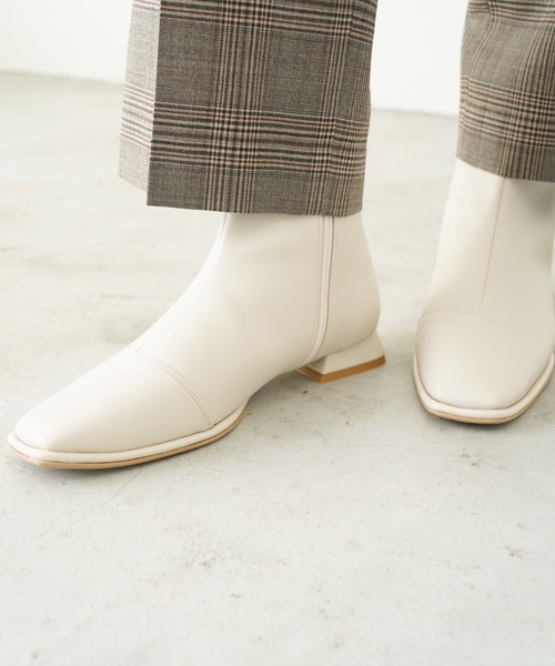 Launa lea(ラウナレア)の「【レイン対応】フラットスクエアトウショートブーツ(R9022)(ブーツ・レディース・ベージュ/ブラック/アイボリー・22.5cm/23.5cm/24.5cm/25.0cm/M/S/L/LL)」の11枚目の写真