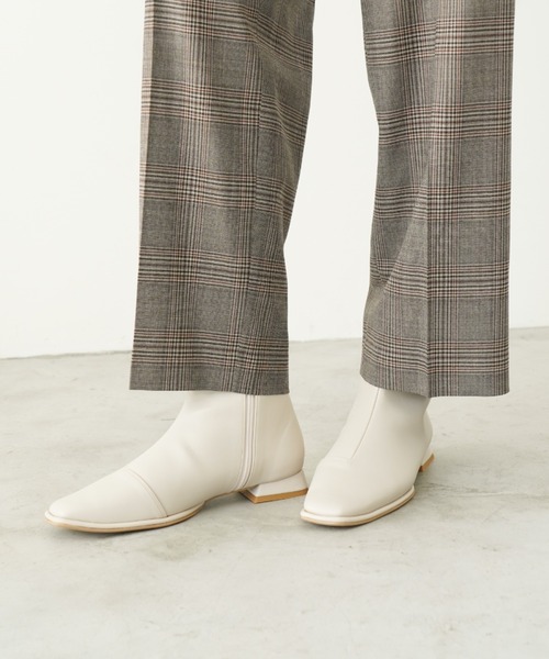 Launa lea(ラウナレア)の「【レイン対応】フラットスクエアトウショートブーツ(R9022)(ブーツ・レディース・ベージュ/ブラック/アイボリー・22.5cm/23.5cm/24.5cm/25.0cm/M/S/L/LL)」の15枚目の写真