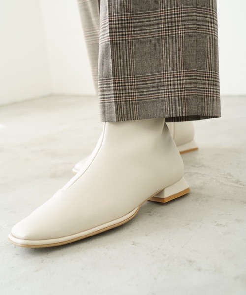 Launa lea(ラウナレア)の「【レイン対応】フラットスクエアトウショートブーツ(R9022)(ブーツ・レディース・ベージュ/ブラック/アイボリー・22.5cm/23.5cm/24.5cm/25.0cm/M/S/L/LL)」の13枚目の写真