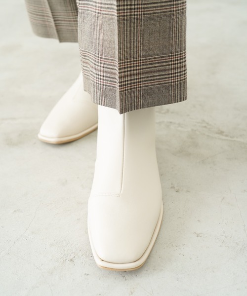 Launa lea(ラウナレア)の「【レイン対応】フラットスクエアトウショートブーツ(R9022)(ブーツ・レディース・ベージュ/ブラック/アイボリー・22.5cm/23.5cm/24.5cm/25.0cm/M/S/L/LL)」の12枚目の写真