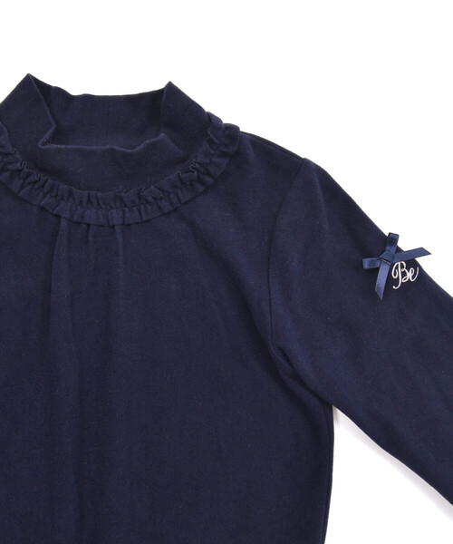 BeBe(ベベ)の「【日本製】ミップスウェードフリルハイネックTシャツ(80~150cm)(Tシャツ/カットソー・キッズ・オフホワイト/ネイビー/ピンク/グレー・120cm/130cm/140cm/90cm/110cm/100cm/80cm/150cm)」の15枚目の写真