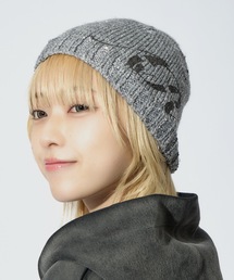 ALLuRing ChaRm（アリュリングチャーム）の「AR Metallic Logo Beanie / ARメタリックロゴスパンコールビーニー（ニットキャップ/ビーニー）」