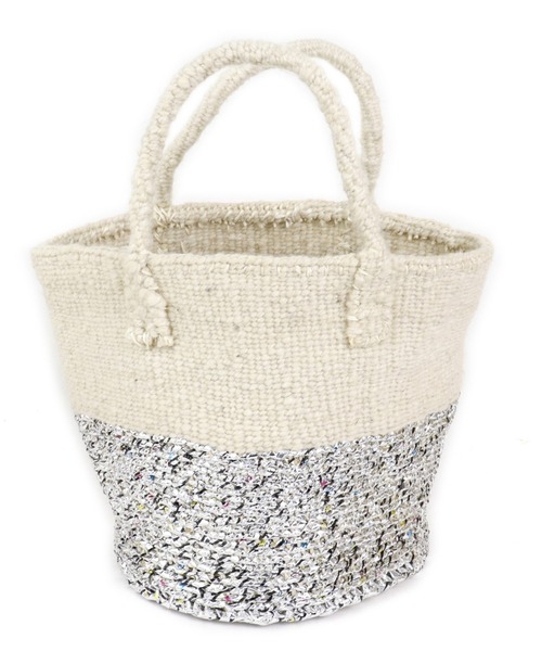 UNBILLION（アンビリオン）の「アフリカンスクエアー AFRICANSQUARE / 羊毛プラサイザルバッグ共手（かごバッグ・レディース・シルバー系1/グレー系その他・FREE）」の2枚目の写真