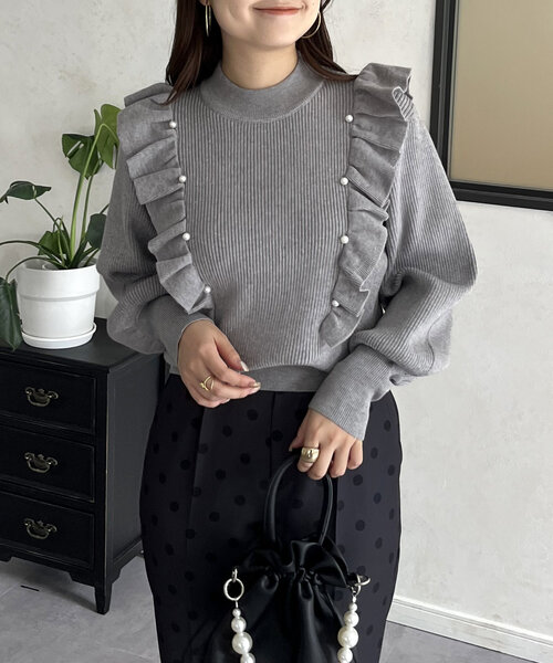 prose verse(プロズヴェール)の「パールフリルボリュームスリーブニット(ニット/セーター・レディース・グレー/アイボリー/ブラック・MEDIUM)」の3枚目の写真