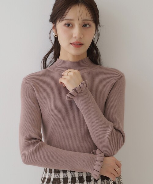 couture brooch（クチュールブローチ）の「◆【プチプラ・フェミニンもカジュアルも】サステナブル　バックパール調プチフリルリブ（ニット/セーター・レディース・ブラック/ベビーピンク/サックスブルー/オフホワイト/チャコールグレー・34/38/42）」の5枚目の写真