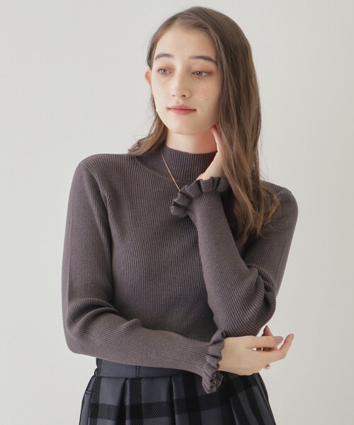 couture brooch（クチュールブローチ）の「◆【プチプラ・フェミニンもカジュアルも】サステナブル　バックパール調プチフリルリブ（ニット/セーター・レディース・ブラック/ベビーピンク/サックスブルー/オフホワイト/チャコールグレー・34/38/42）」の4枚目の写真