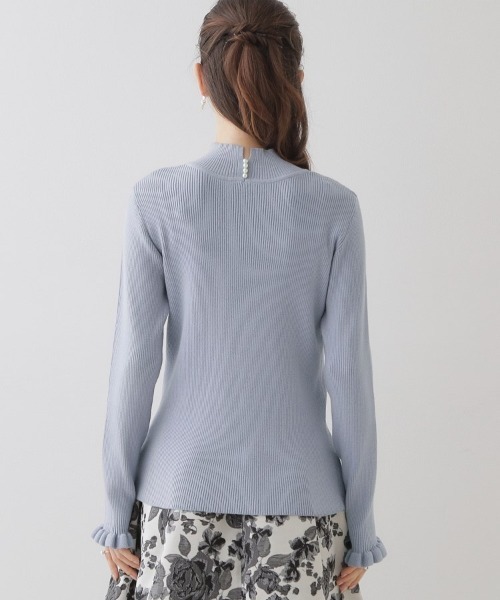 couture brooch（クチュールブローチ）の「◆【プチプラ・フェミニンもカジュアルも】サステナブル　バックパール調プチフリルリブ（ニット/セーター・レディース・ブラック/ベビーピンク/サックスブルー/オフホワイト/チャコールグレー・34/38/42）」の6枚目の写真