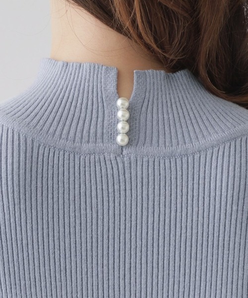 couture brooch（クチュールブローチ）の「◆【プチプラ・フェミニンもカジュアルも】サステナブル　バックパール調プチフリルリブ（ニット/セーター・レディース・ブラック/ベビーピンク/サックスブルー/オフホワイト/チャコールグレー・34/38/42）」の8枚目の写真