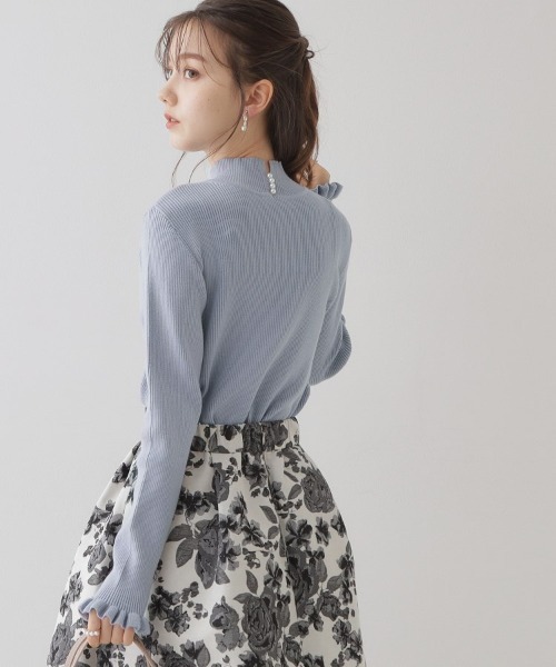 couture brooch（クチュールブローチ）の「◆【プチプラ・フェミニンもカジュアルも】サステナブル　バックパール調プチフリルリブ（ニット/セーター・レディース・ブラック/ベビーピンク/サックスブルー/オフホワイト/チャコールグレー・34/38/42）」の20枚目の写真