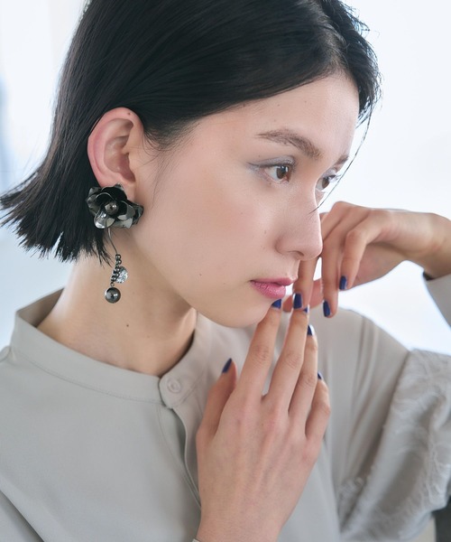 HARE（ハレ）の「ビッグフラワーイヤリング(HARE)（イヤリング・レディース・ブラック/シルバー・FREE）」の19枚目の写真