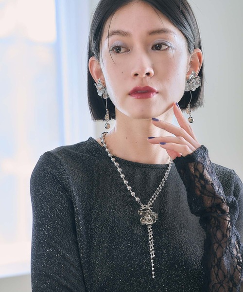 HARE（ハレ）の「ビッグフラワーイヤリング(HARE)（イヤリング・レディース・ブラック/シルバー・FREE）」の4枚目の写真