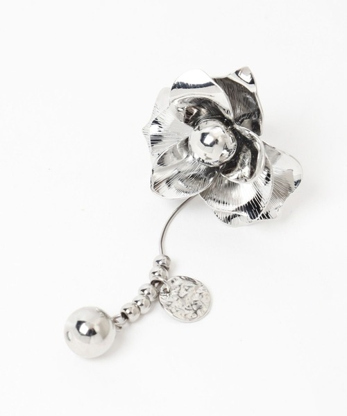 HARE（ハレ）の「ビッグフラワーイヤリング(HARE)（イヤリング・レディース・ブラック/シルバー・FREE）」の10枚目の写真