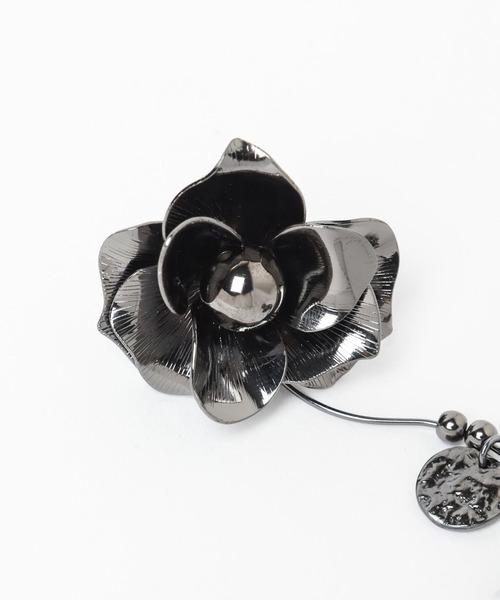 HARE（ハレ）の「ビッグフラワーイヤリング(HARE)（イヤリング・レディース・ブラック/シルバー・FREE）」の11枚目の写真