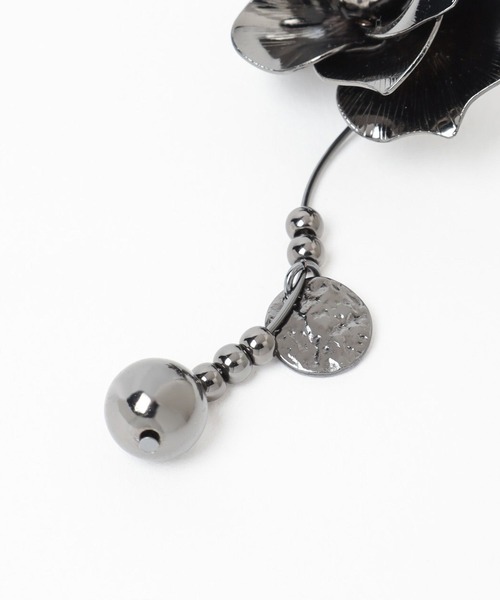 HARE（ハレ）の「ビッグフラワーイヤリング(HARE)（イヤリング・レディース・ブラック/シルバー・FREE）」の13枚目の写真