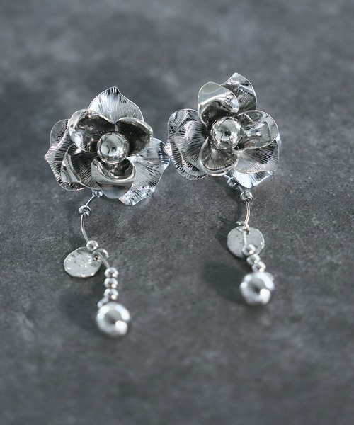 HARE（ハレ）の「ビッグフラワーイヤリング(HARE)（イヤリング・レディース・ブラック/シルバー・FREE）」の16枚目の写真