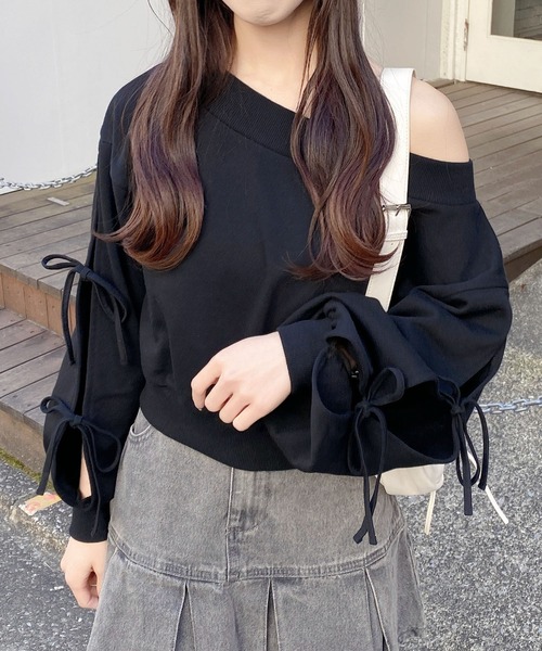 INGNI（イング）の「袖リボンオフショルショートスウェットトップス（スウェット・レディース・グレー/アイボリー/ブラック・M）」の2枚目の写真