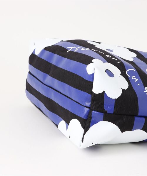 tsumori chisato CARRY(ツモリチサトキャリー)の「トートバッグ ツモリチサト フラワーボーダー(トートバッグ・レディース・ブラック/グリーン/レッド・FREE)」の5枚目の写真