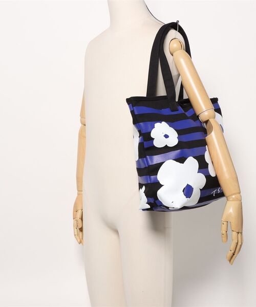 tsumori chisato CARRY(ツモリチサトキャリー)の「トートバッグ ツモリチサト フラワーボーダー(トートバッグ・レディース・ブラック/グリーン/レッド・FREE)」の7枚目の写真