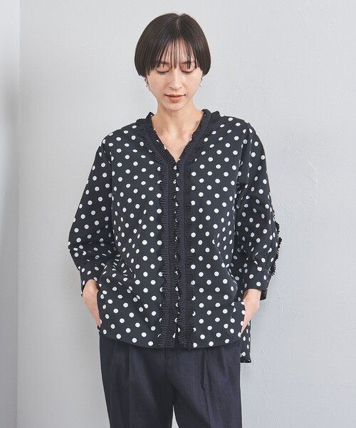25SS 2.4万 ユナイテッドアローズトウキョウ タックフリルVネックシャツ 25SS 2.4万 ユナイテッドアローズトウキョウ タックフリルV